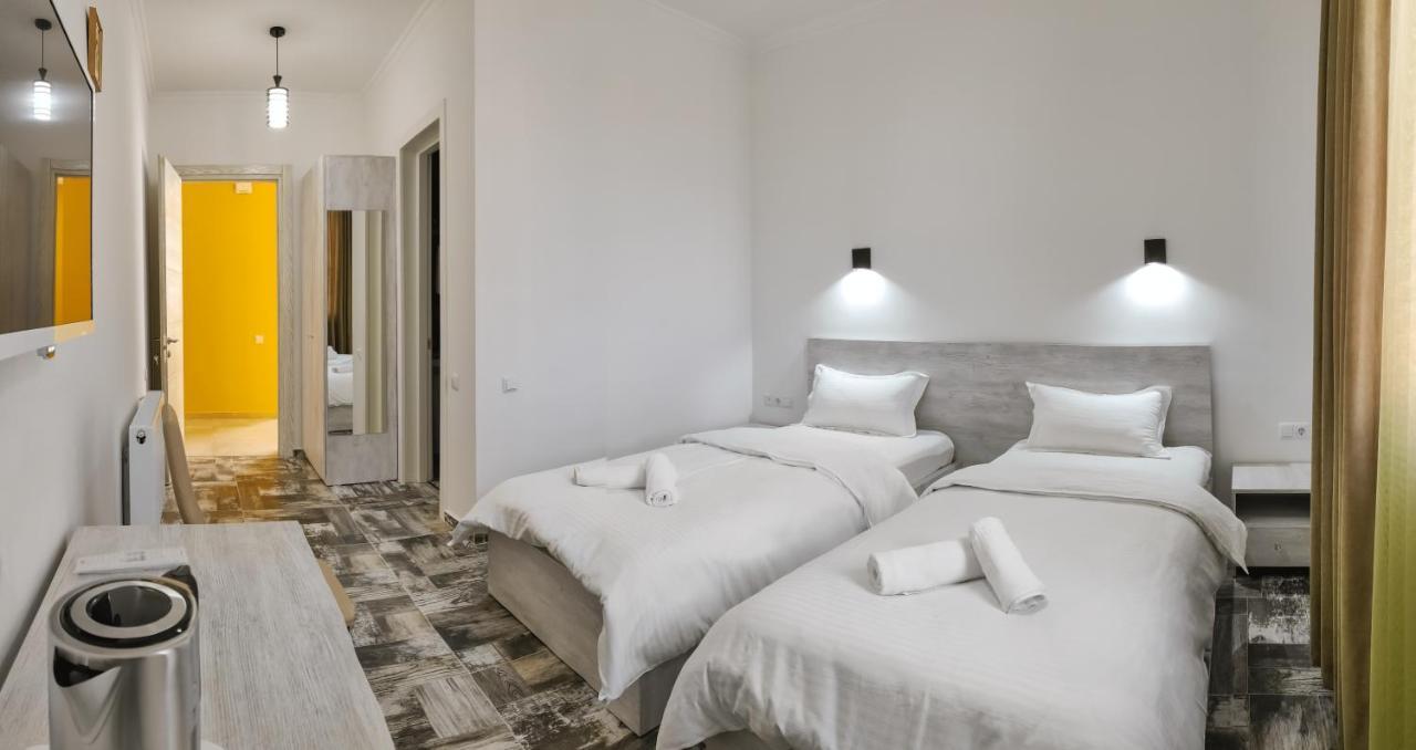 Westay Hotel Tbilisi Esterno foto