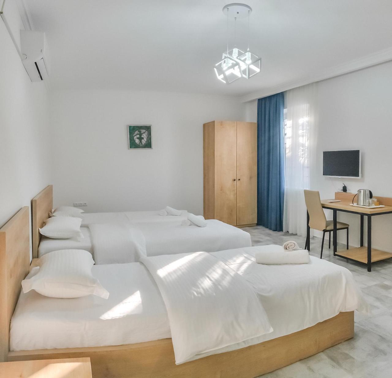 Westay Hotel Tbilisi Esterno foto