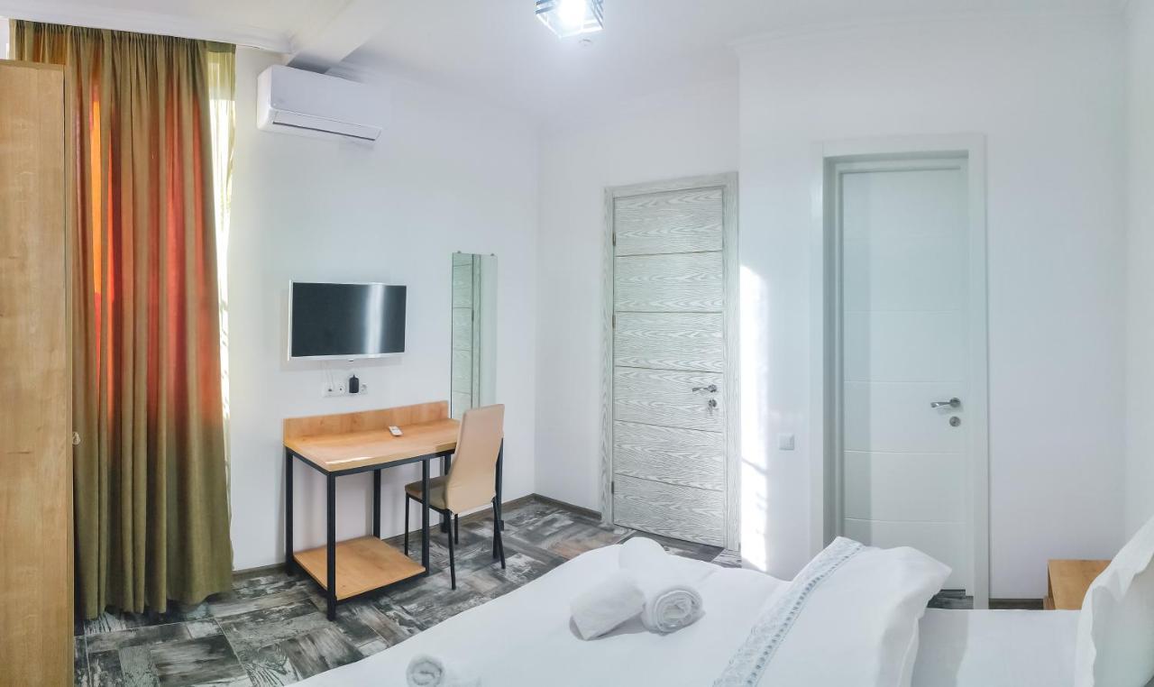 Westay Hotel Tbilisi Esterno foto