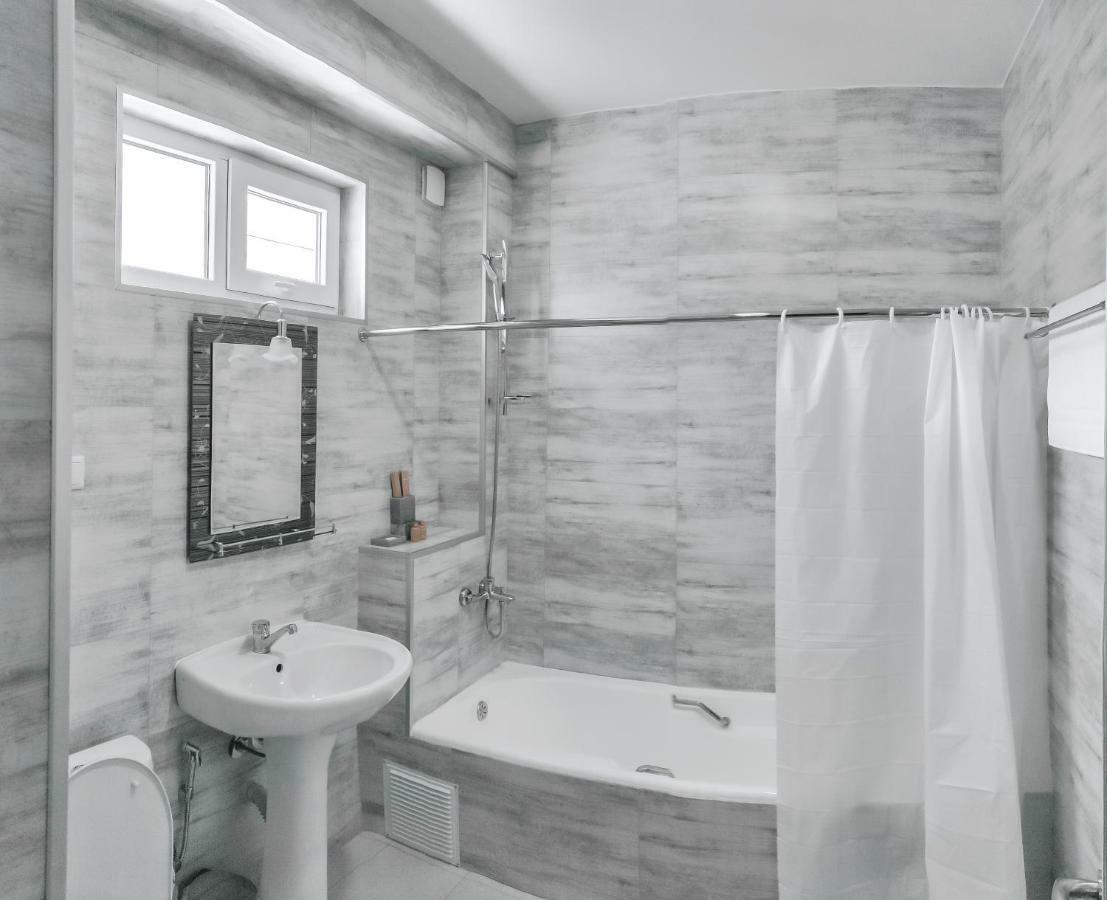Westay Hotel Tbilisi Esterno foto